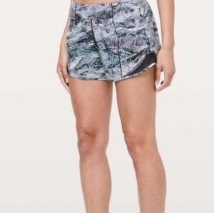 LULULEMON Hotty Hot Short ll ‎ Springscape/Multi Obsidian 4" Running Shorts SZ 6